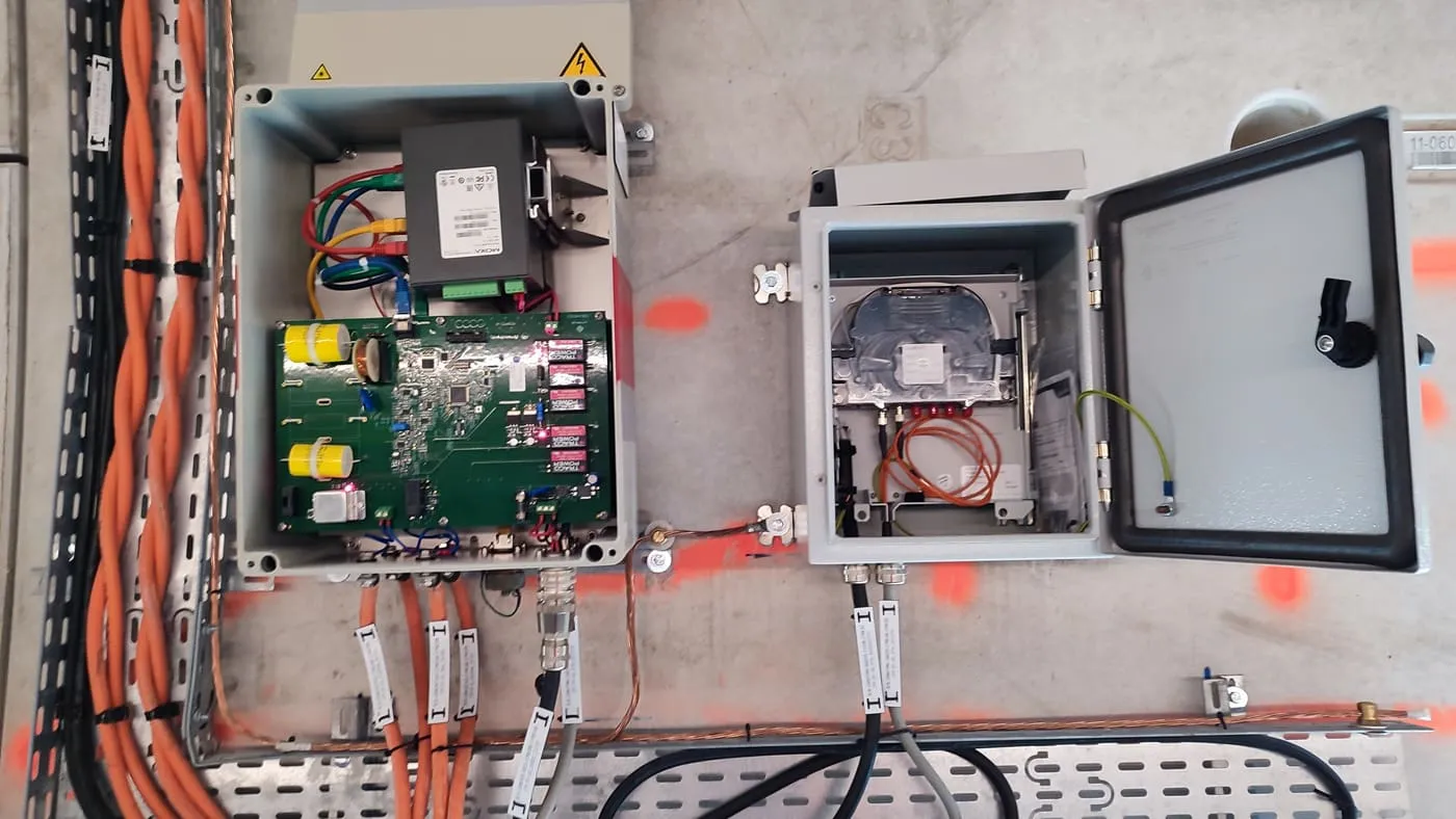 Carte électronique dans un coffret